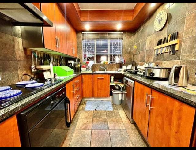 2 BEDROOM TOWNHOUSE FOR SALE IN SOUTH CREST